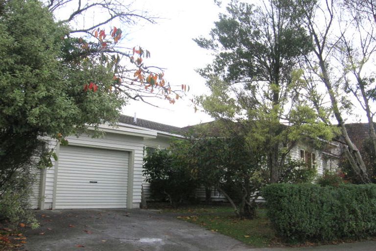 Photo of property in 11 Hautana Square, Woburn, Lower Hutt, 5010