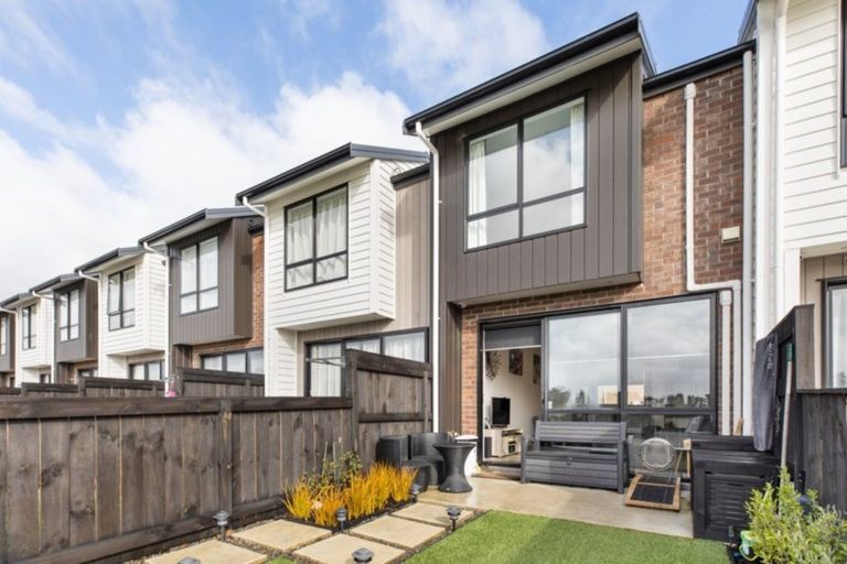 Photo of property in 43 Walsh Road, Papakura, 2110