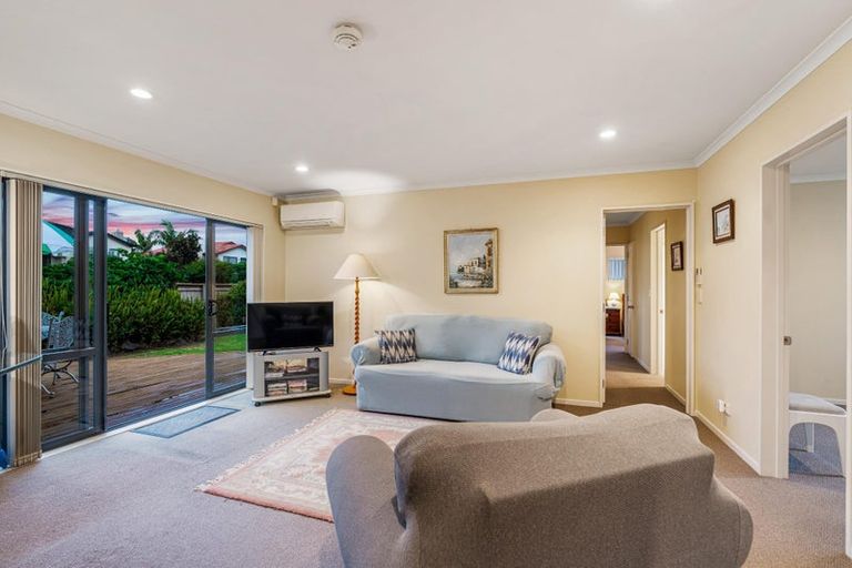 Photo of property in 2 Gunner Drive, Te Atatu Peninsula, Auckland, 0610