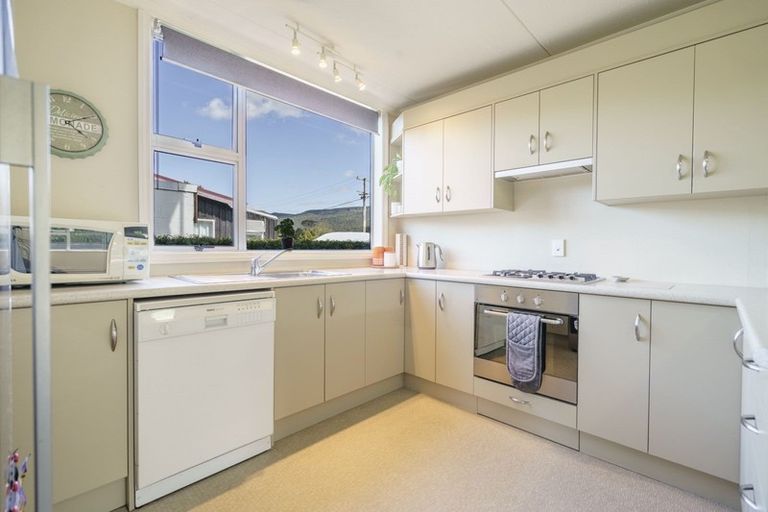 Photo of property in 23 Home Street, Manapouri, 9679