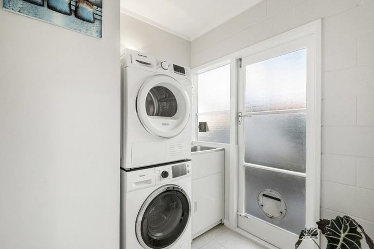 Photo of property in 19 Aberdeen Road, Castor Bay, Auckland, 0620