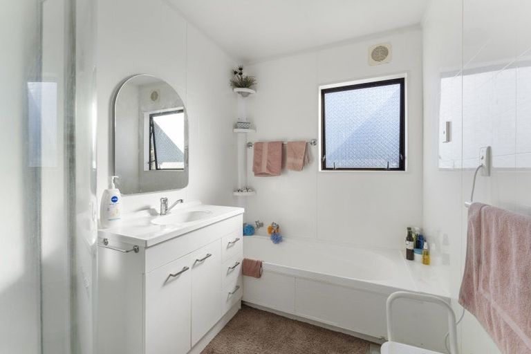 Photo of property in 63 Convent Road, Otaki, 5512