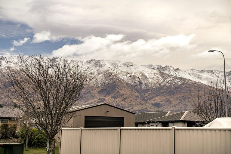 Photo of property in 14 De Bettencor Place, Mount Pisa, Cromwell, 9383