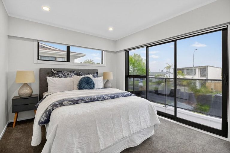 Photo of property in 16 Clyside Avenue, Half Moon Bay, Auckland, 2012