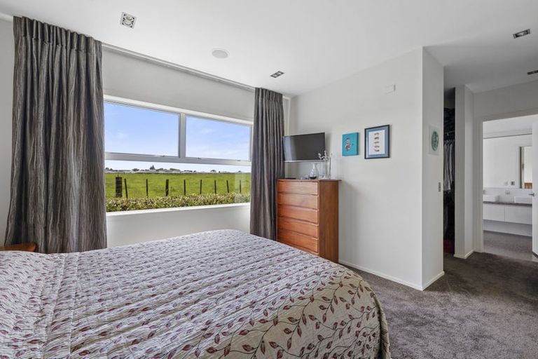 Photo of property in 12 Sampson Avenue, Waiwhakaiho, New Plymouth, 4312