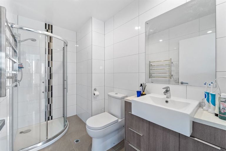 Photo of property in Apollo Apartments, 201/46 Rosedale Road, Rosedale, Auckland, 0632