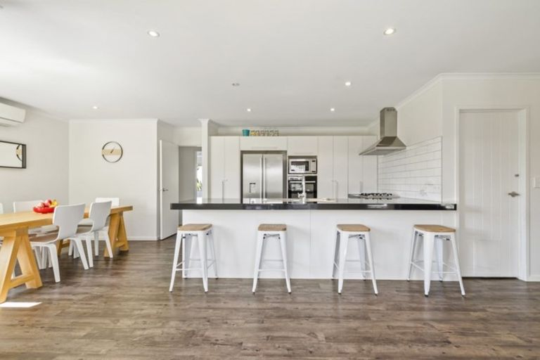 Photo of property in 6 Pohutukawa Place, Karaka, Papakura, 2113