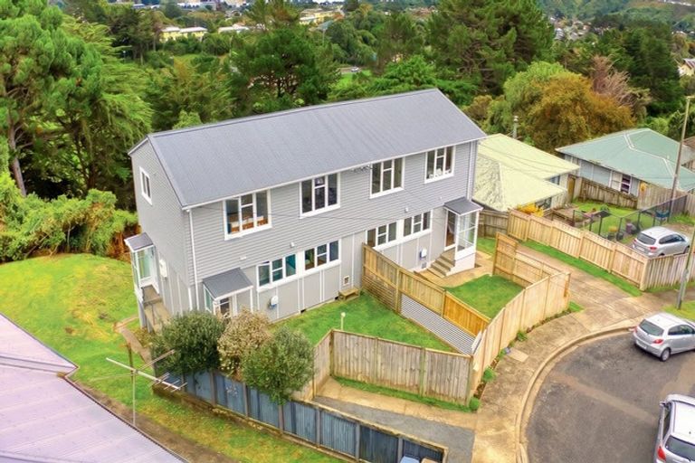 Photo of property in 76-78 Sievers Grove, Cannons Creek, Porirua, 5024