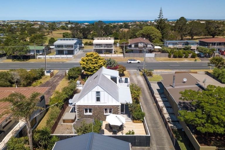 Photo of property in 1354 Whangaparaoa Road, Army Bay, Whangaparaoa, 0930