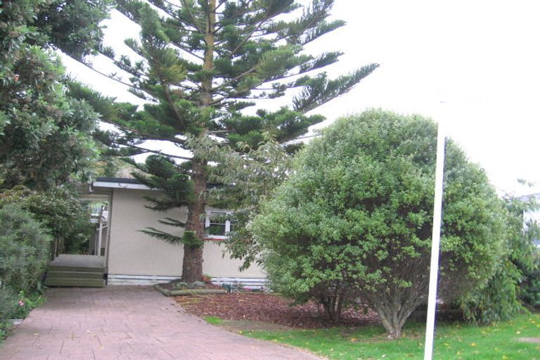 Photo of property in 50 The Drive, Tawa, Wellington, 5028