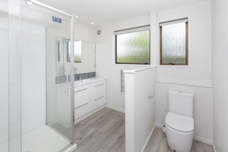 Photo of property in 2/76 Hinau Street, Riccarton, Christchurch, 8041