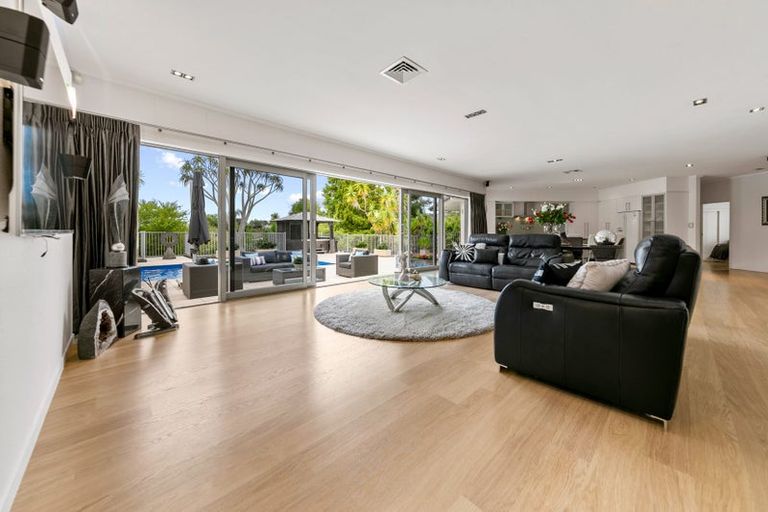 Photo of property in 7 Burgundy Park Avenue, Henderson, Auckland, 0612