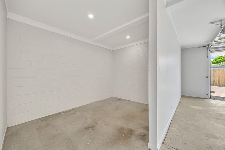 Photo of property in 16 Tornado Place, West Harbour, Auckland, 0618