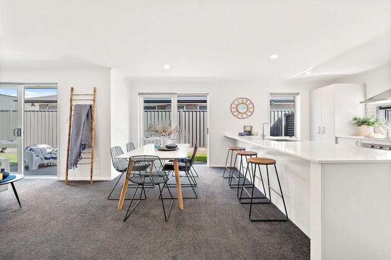 Photo of property in 18 Tabraham Crescent, Pyes Pa, Tauranga, 3112