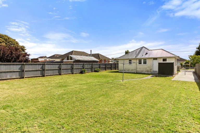 Photo of property in 18 Paddington Street, Northcote, Christchurch, 8052