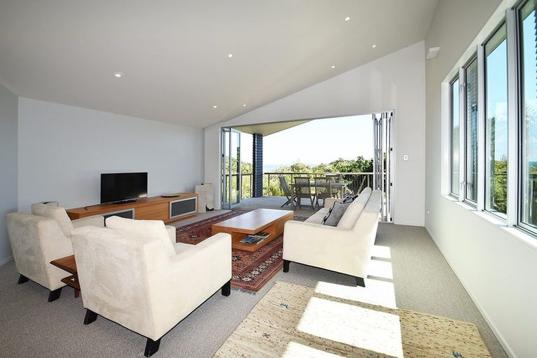 Photo of property in 9 Domain Crescent, Muriwai, Waimauku, 0881