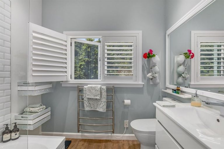 Photo of property in 31 Walter Road, Lowry Bay, Lower Hutt, 5013