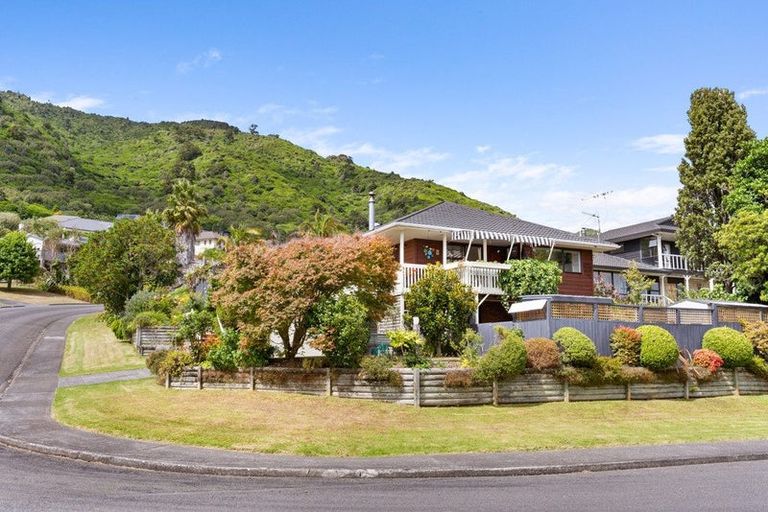 Photo of property in 2 Amokura Street, Waikanae, 5036