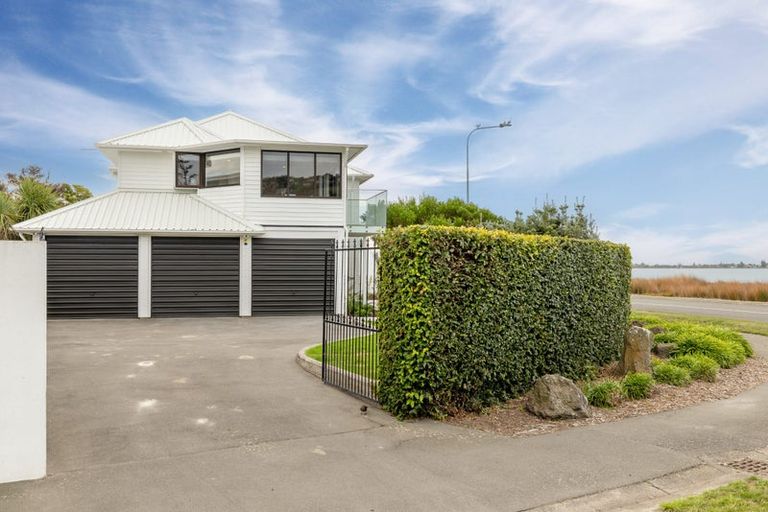 Photo of property in 11 Beachville Road, Redcliffs, Christchurch, 8081