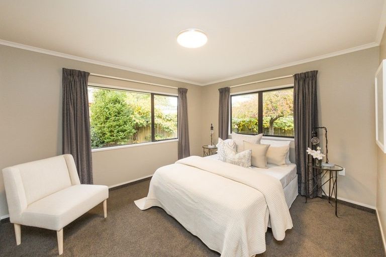 Photo of property in 8 Harrow Place, Hokowhitu, Palmerston North, 4410