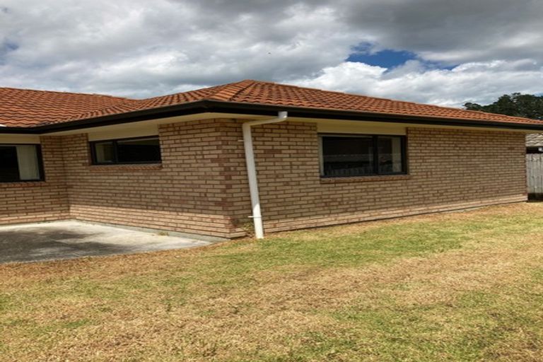 Photo of property in 5 Burton's Drive, Swanson, Auckland, 0614