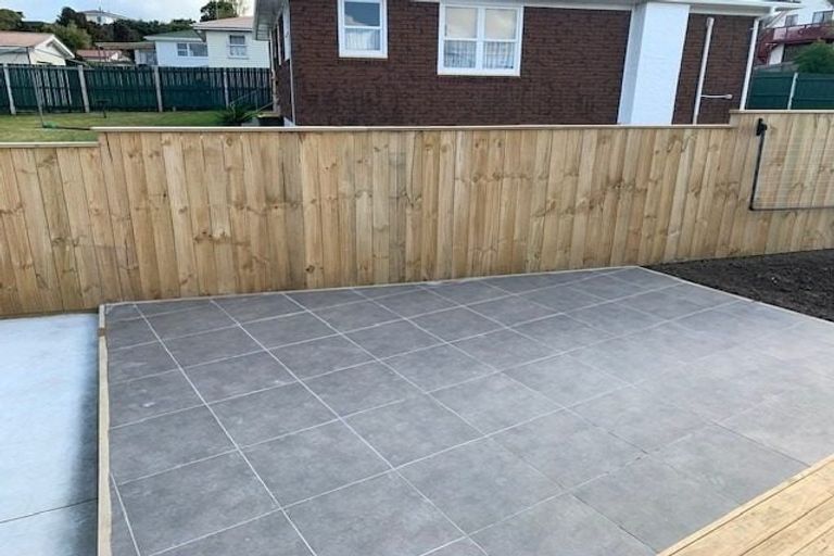 Photo of property in 2 Justin Place, Te Atatu Peninsula, Auckland, 0610