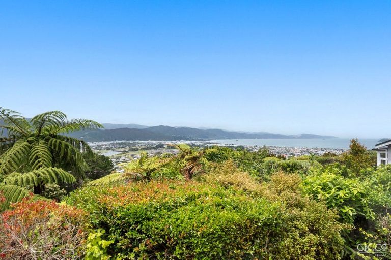 Photo of property in 34 Miromiro Road, Normandale, Lower Hutt, 5010