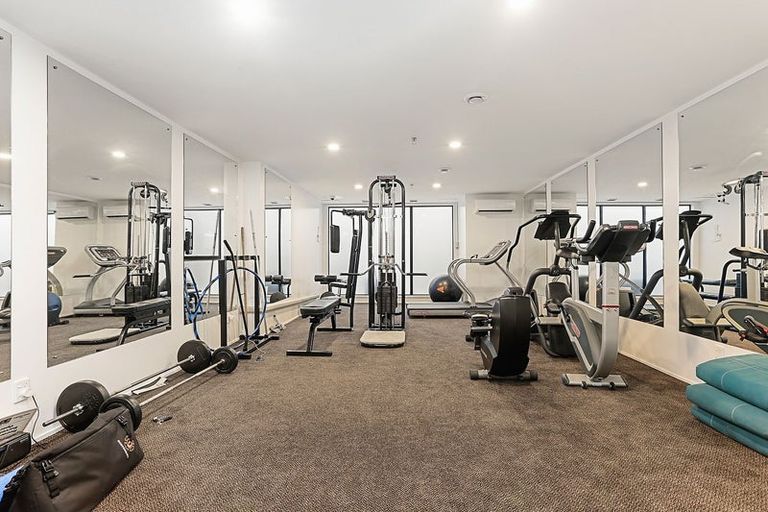 Photo of property in 1i/175 Hurstmere Road, Takapuna, Auckland, 0622