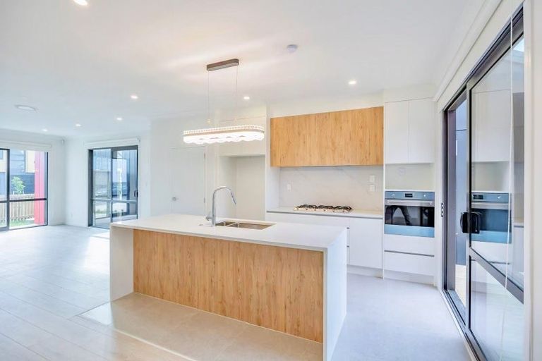 Photo of property in 13 Murray Grey Lane, Karaka, 2580