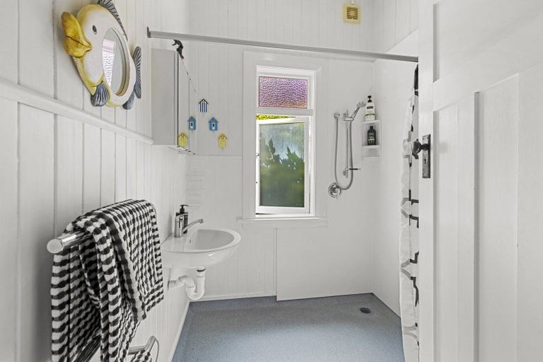 Photo of property in 22 Wallis Street, Raglan, 3225