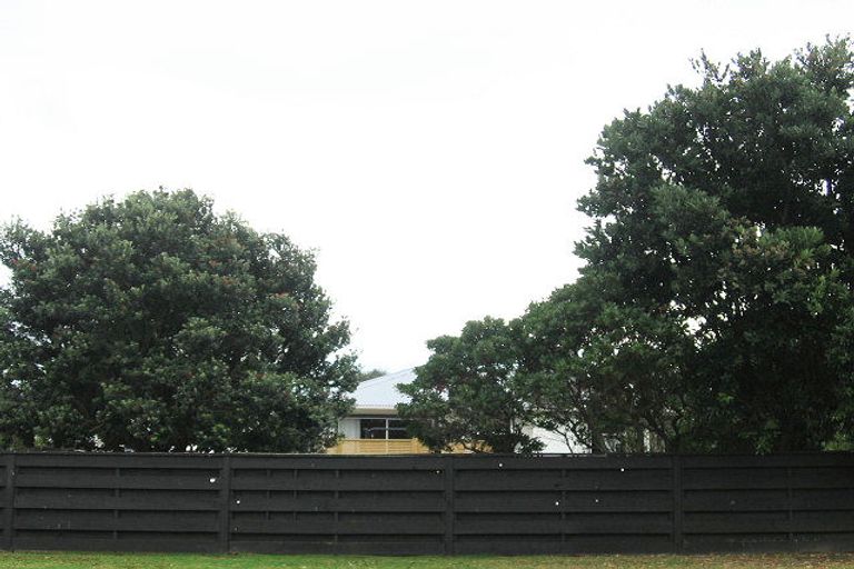 Photo of property in 9 Hadfield Place, Paraparaumu Beach, Paraparaumu, 5032