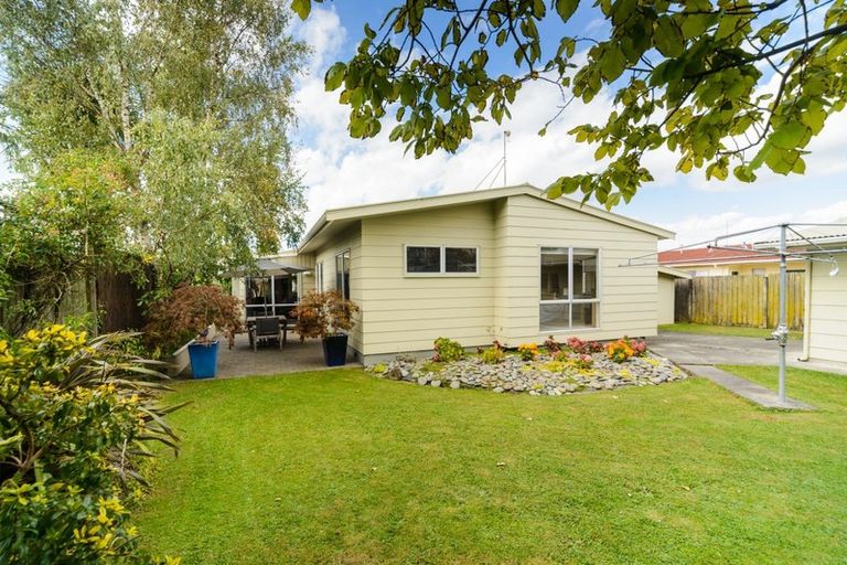 Photo of property in 6 Dunk Place, Milson, Palmerston North, 4414
