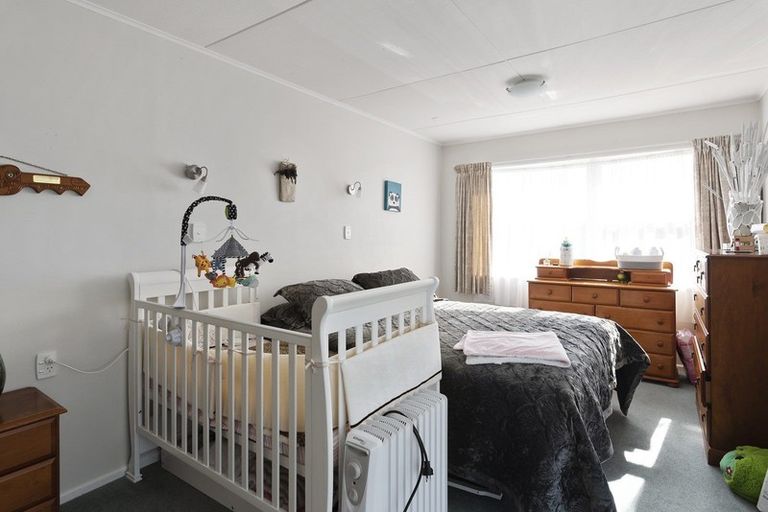 Photo of property in 5 Harlech Street, Levin, 5510