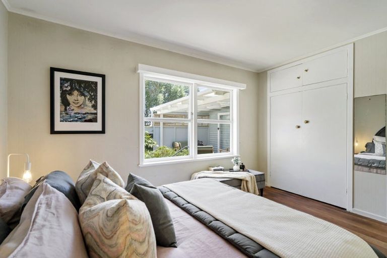 Photo of property in 2/12 Maleme Avenue, Belmont, Auckland, 0622