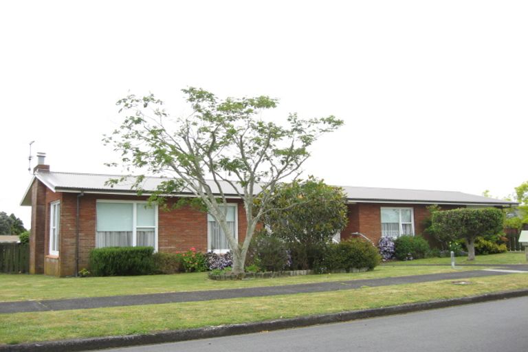 Photo of property in 12 Fausett Avenue, Pukekohe, 2120