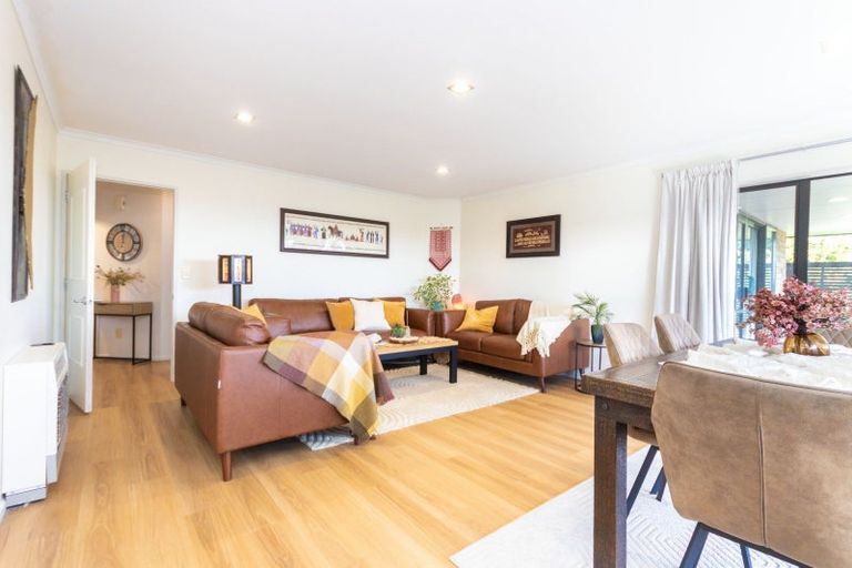 Photo of property in 29 Johnstone Drive, Fitzherbert, Palmerston North, 4410