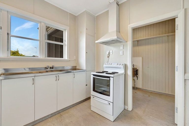 Photo of property in 12 Hardy Street, New Brighton, Christchurch, 8061