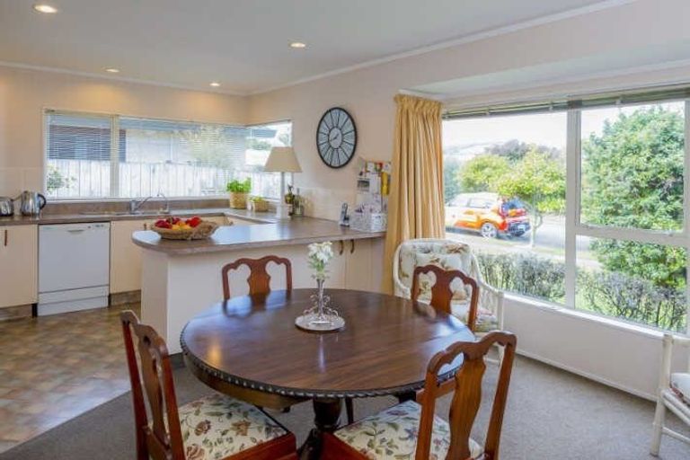 Photo of property in 24 Sunburst Court, Paraparaumu Beach, Paraparaumu, 5032