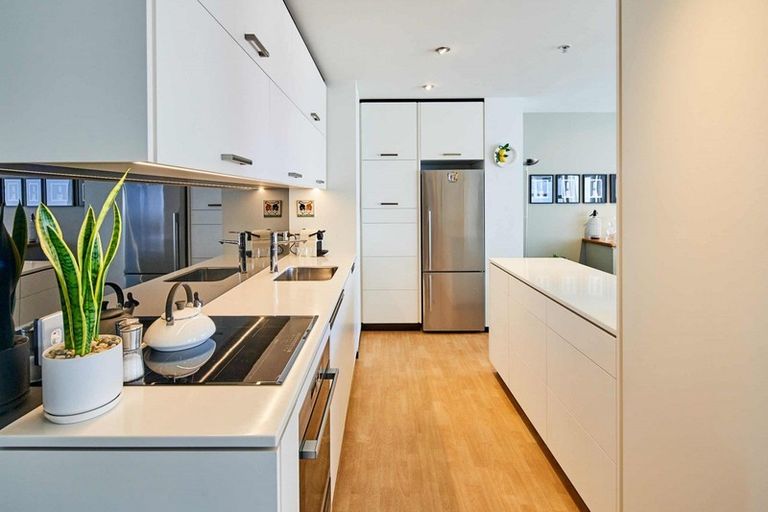 Photo of property in Sanctum Apartment, 10 Ebor Street, Te Aro, Wellington, 6011