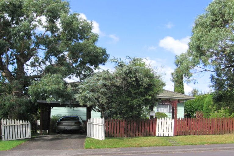 Photo of property in 32 Solar Road, Glen Eden, Auckland, 0602