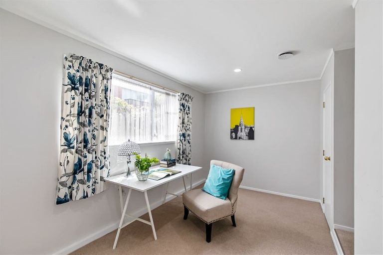 Photo of property in 33 Agincourt Street, Glenfield, Auckland, 0629