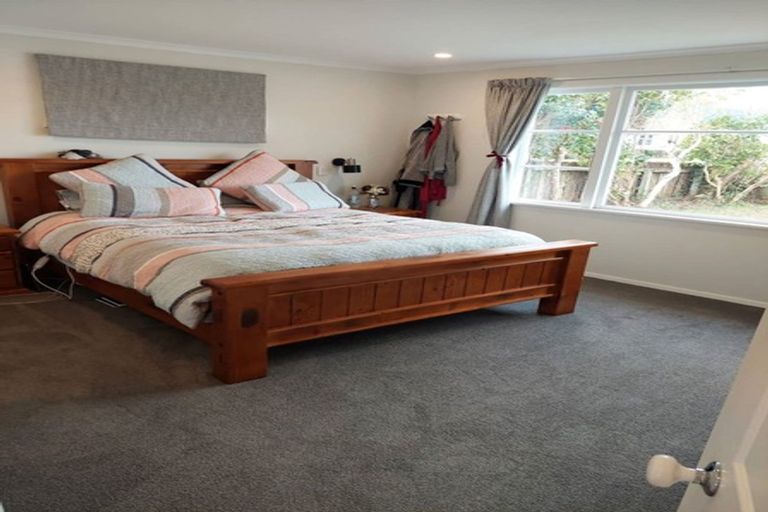 Photo of property in 15 Argyle Grove, Trentham, Upper Hutt, 5018