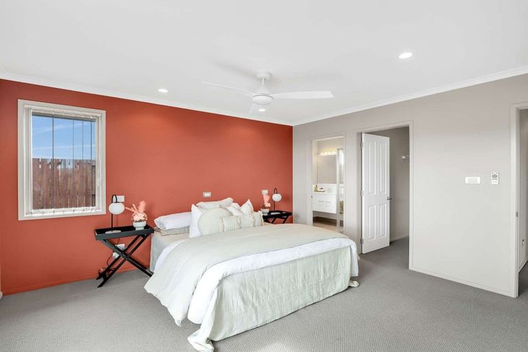 Photo of property in 11 Wai Place, One Tree Point, 0118