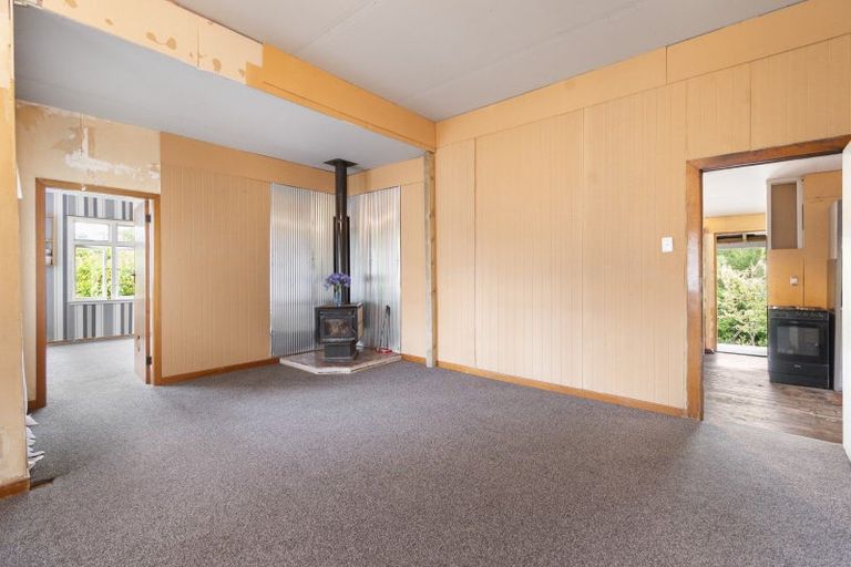 Photo of property in 19 Milne Street, Hunterville, 4730