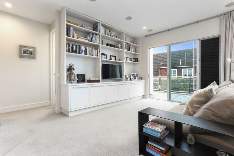 Photo of property in 8/258 Hurstmere Road, Takapuna, Auckland, 0622