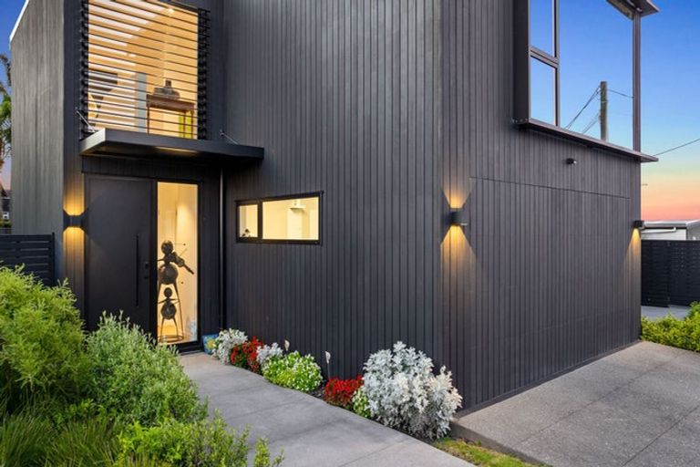 Photo of property in 10 Vaughan Crescent, Murrays Bay, Auckland, 0630