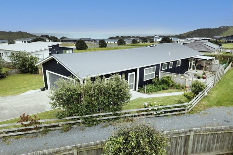 Photo of property in 3 Tua Tua Place, Baylys Beach, Dargaville, 0377