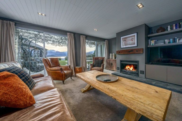 Photo of property in 1 Briar Bank Drive, Wanaka, 9305