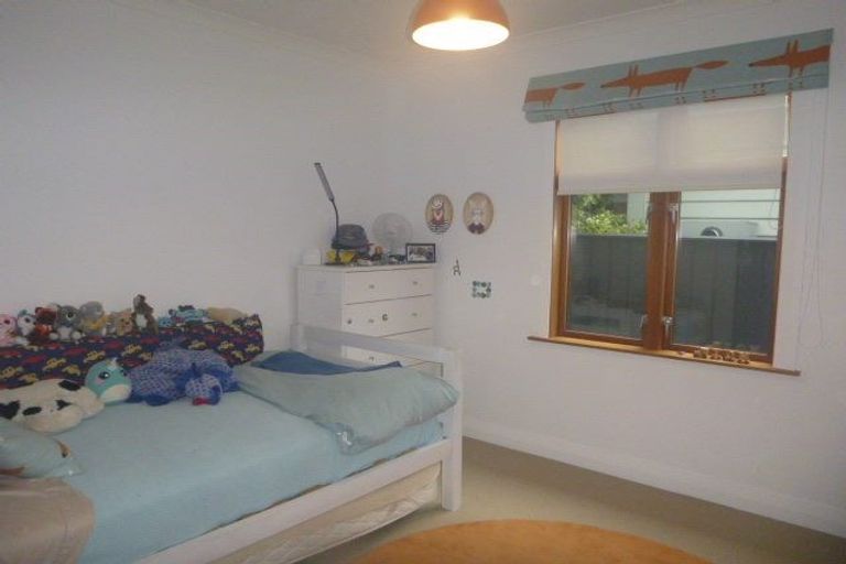 Photo of property in 32 Weka Street, Miramar, Wellington, 6022