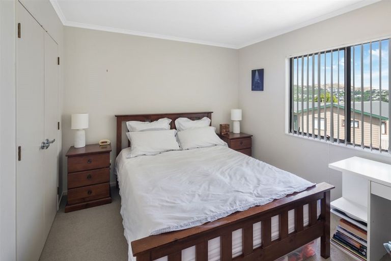 Photo of property in 10a Ted Gilberd Place, Newlands, Wellington, 6037